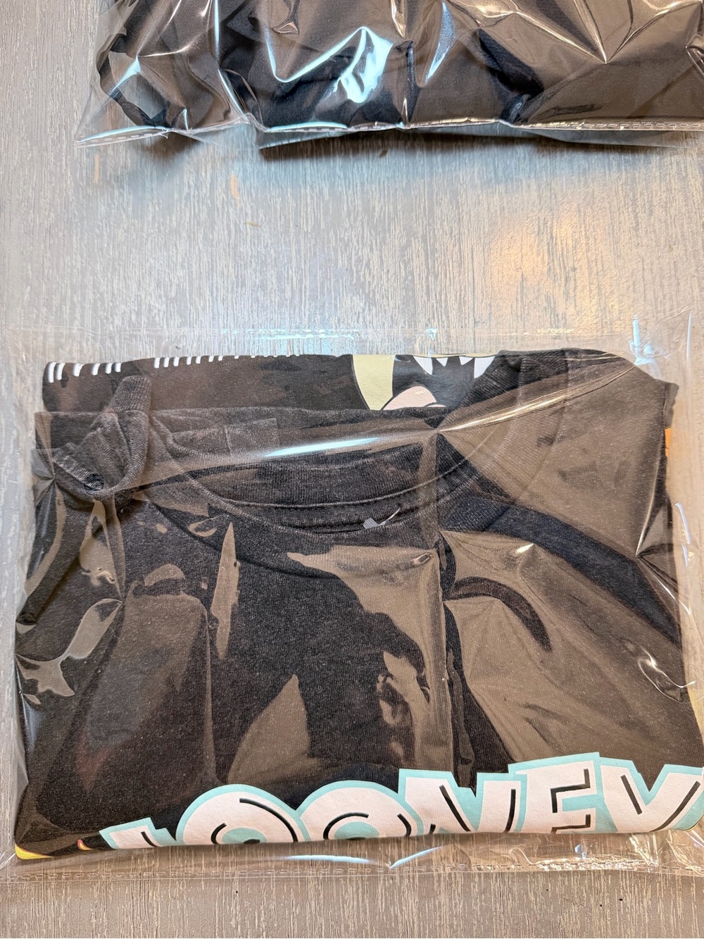 Warner Bros. Adult Black Graphic Tee with Taz & Tweety size Small - Picture 6 of 6